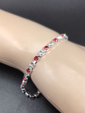 Elegant Swarovski Crystals Tennis Bracelet Sparkly Silver & Red 7.5" NEW!